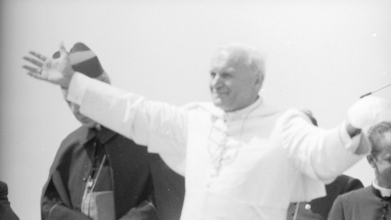 Historycy IPN: KGB od początku czuło, że pontyfikat Jana Pawła II zmieni świat