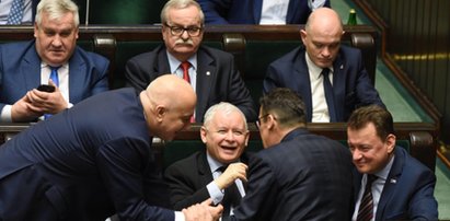 Takiego sondażu jeszcze nie było! PiS rozbił bank