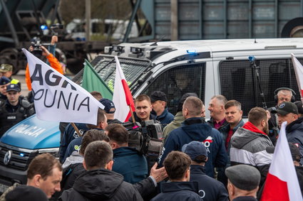 Policja nie wpuściła rolników na tory. Chodzi o zboże z Ukrainy