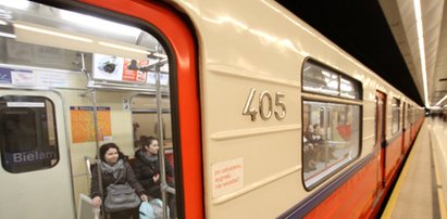 Metro jechało z otwartymi drzwiami