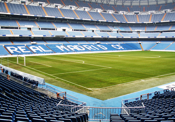 Stadion piłkarski Estadio Santiago Bernabeu, należący do madryckiego klubu Real Madryt. Fot. Shutterstock