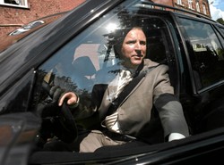 Kurski pędził 150 km/h przez miasto. W pożyczonym od Ziobry subaru