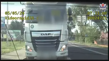 Kierowca ciężarówki wyprzedził na pasach. Nie przypuszczał, że to nieoznakowany radiowóz