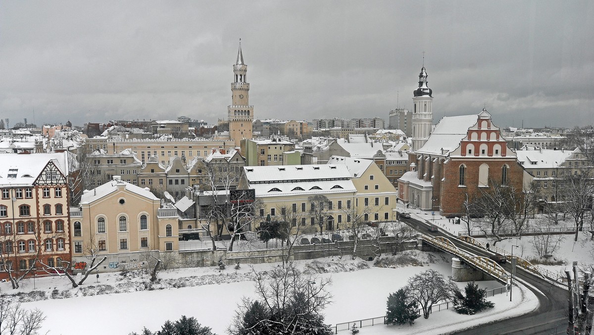 Z 600 tys. zł do 2,8 mln zł wzrosła roczna stawka podstawowa ubezpieczenia Opola od odpowiedzialności cywilnej i majątkowej. Miasto i ubezpieczyciele tłumaczą to wzrostem wartości majątku i większą liczbą wypłaconych odszkodowań.