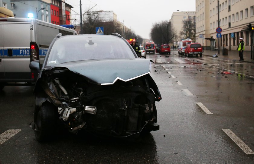 Wypadek na ulicy Zachodniej przy Lutomierskiej. Cztery osoby ranne