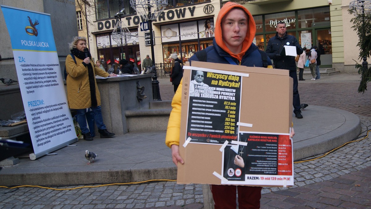 16-latek protestował przeciwko pedofilii w Kościele. Sąd chce zbadać, czy jest zdemoralizowany