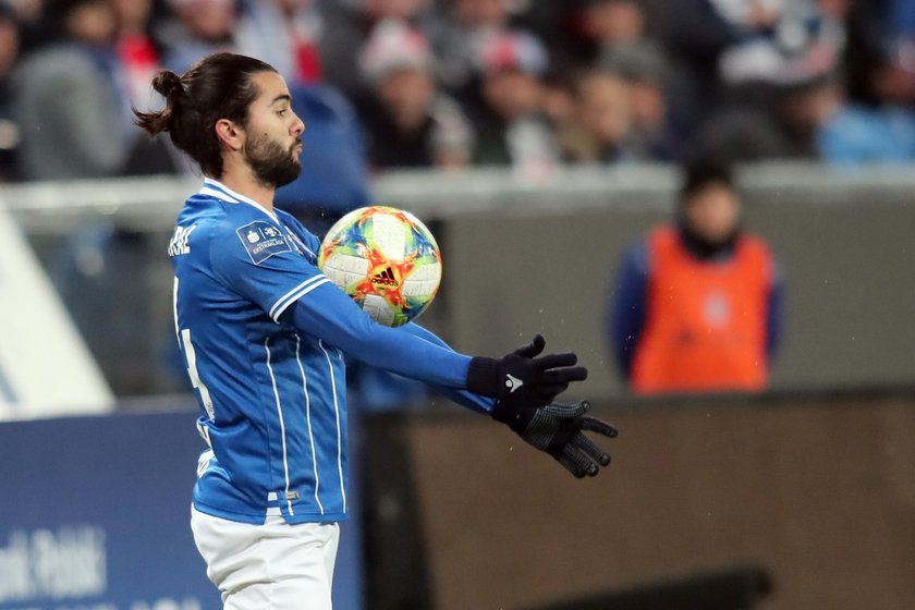 Rozkręcić się poznańskiej lokomotywie pozwolił gol Joao Amarala (28 l.), którego chwilę wcześniej miało już nie być na boisku.