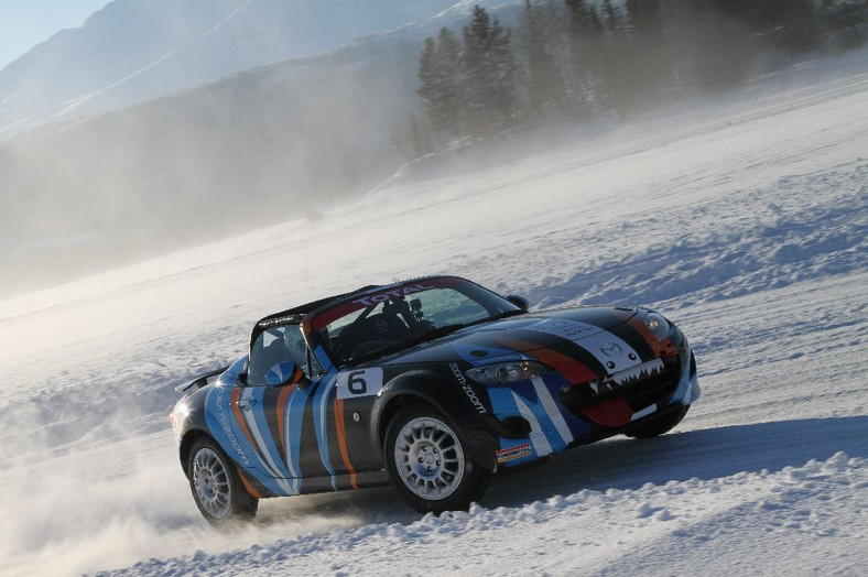 Emocjonujący finisz wyścigu Mazda MX-5 Ice Race