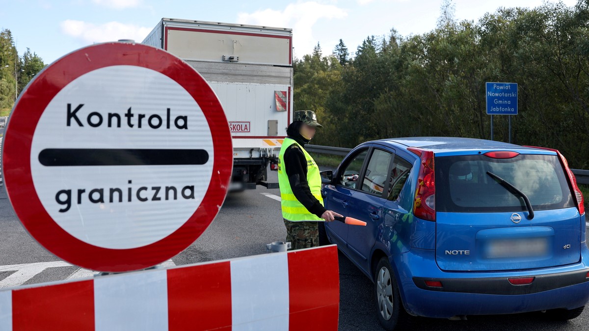 Polska przedłuża kontrole na granicy ze Słowacją