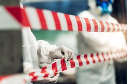 Rozkładające się zwłoki w centrum Chojnic. Ciało odkrył komornik