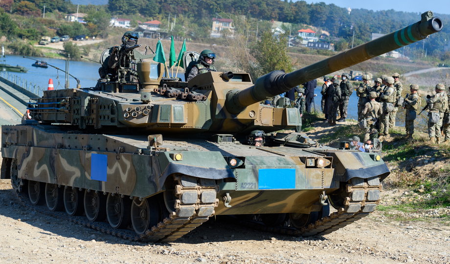 Czołg K-2 podczas ćwiczeń w Korei Południowej.