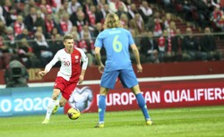 Fatalny stan płyty na Narodowym. "Murawa na jeden mecz to latający dywan"