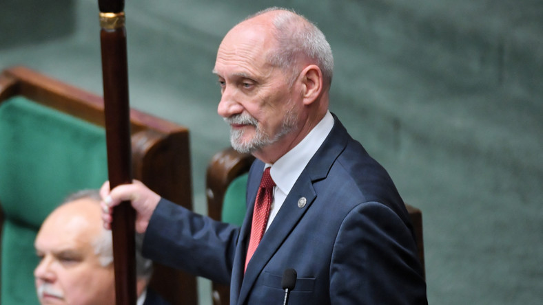 Pierwsze Posiedzenie Sejmu Ix Kadencji Antoni Macierewicz Nie Powital Kilku Waznych Osob Wiadomosci