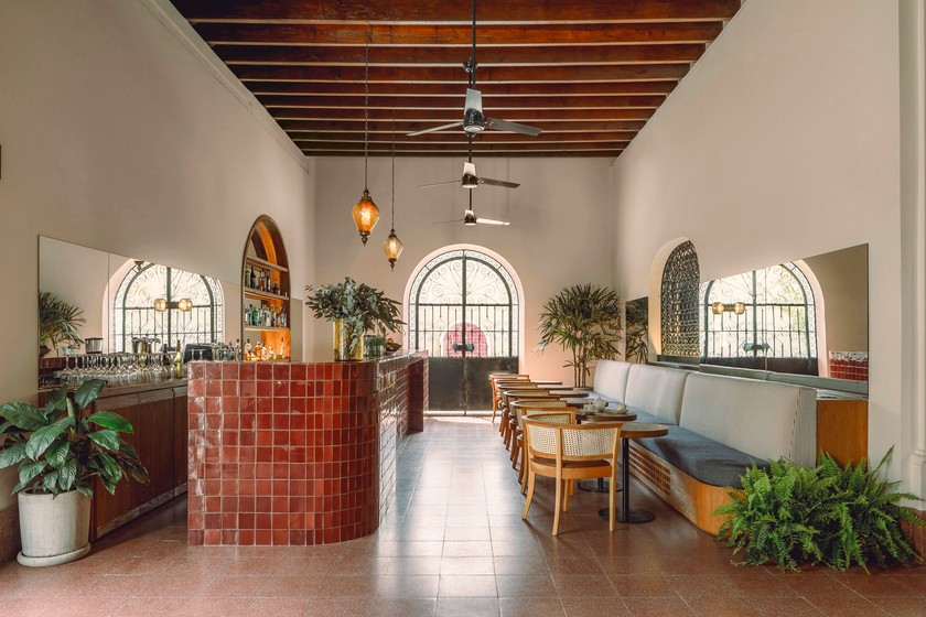 BAJA CLUB Im Frühling 2021 wurde das Hotel im mexikanischen La Paz in einer ehemaligen Kolonialvilla aus den Anfängen des letzten Jahrhunderts eröffnet. 