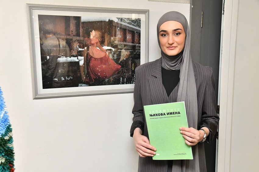 Dina Tajić je student na Departmanu za umetnost/Grafički dizajn Univerziteta u Novom Pazaru