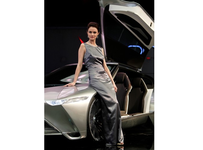 Salon samochodowy w Szanghaju... Jest na czym zawiesić oko :)