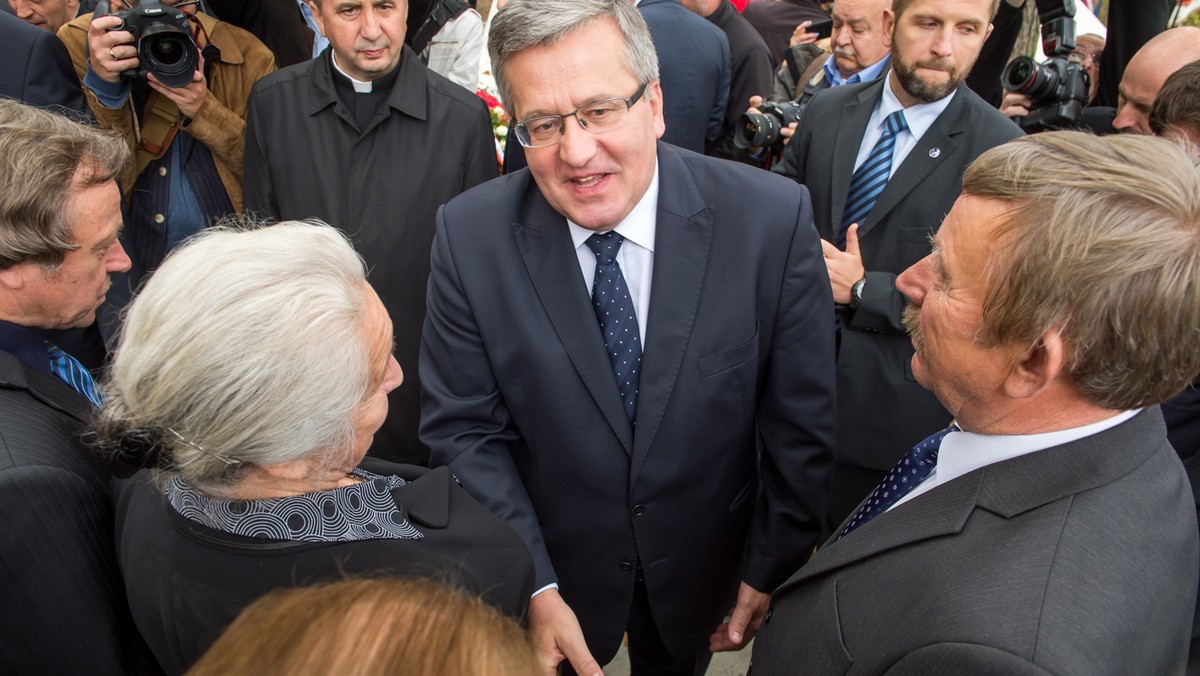 ABW zatrzymała, a sąd aresztował dwóch mężczyzn oskarżonych o szpiegostwo. Dowody, wedle przecieków, są mocne, a zatem zdemaskowani agenci, którzy działali na rzecz Rosji, są pod "grubą kreską". Z kolei pozytywnie w tym tygodniu zaznaczył się prezydent Bronisław Komorowski, który zadeklarował wparcie dla idei postawienia w Warszawie budującego wspólnotę pomnika ofiar 10 kwietnia.