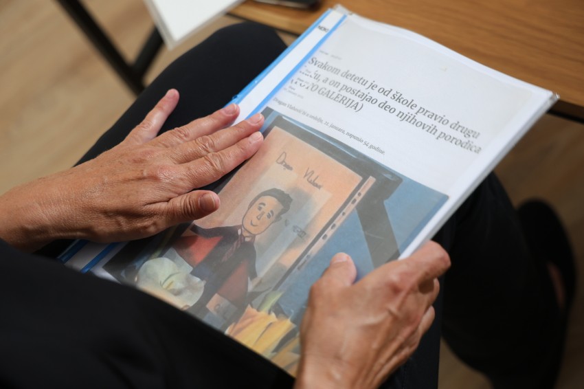 Radica sa setom priča o ubijenom bratu