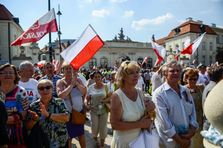 Tłumy przed Pałacem Prezydenckim