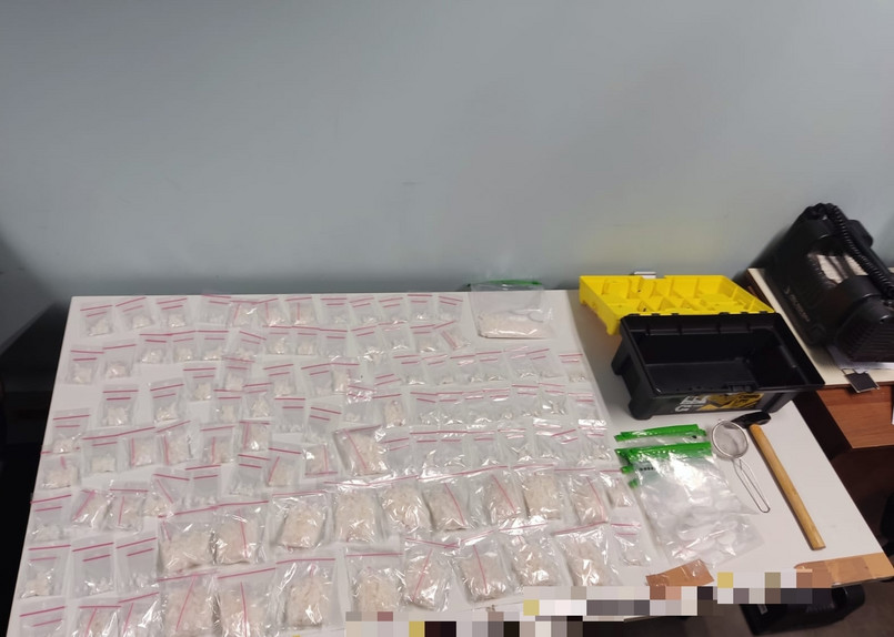 Policjanci z Płocka znaleźli w mieszkaniu 25-latka 1,5 kilograma narkotyków