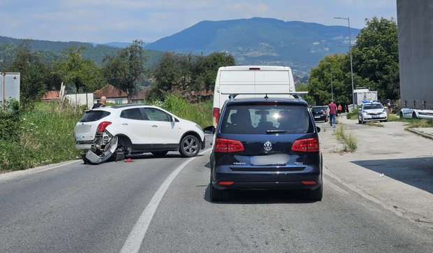 Beograđanin ostao bez oba točka na kolima na putu u Velikoj Župi 