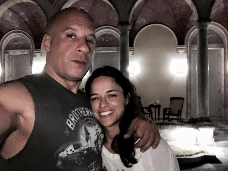 Gwiazdy cyklu Vin Diesel i Michelle Rodriguez na planie "Fast 8"
