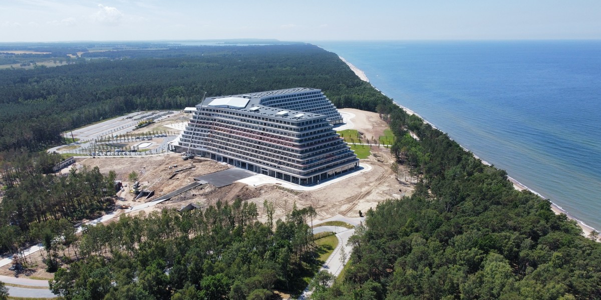 Budowa gigantycznego hotelu w Pobierowie.