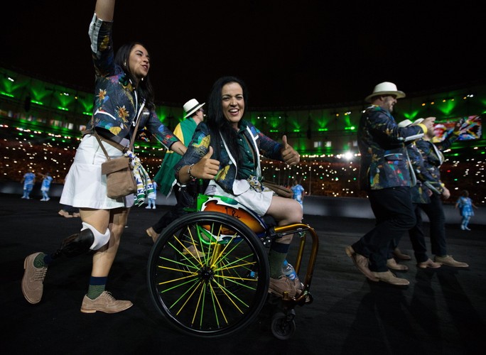 Deszczowe otwarcie igrzysk na stadionie Maracana