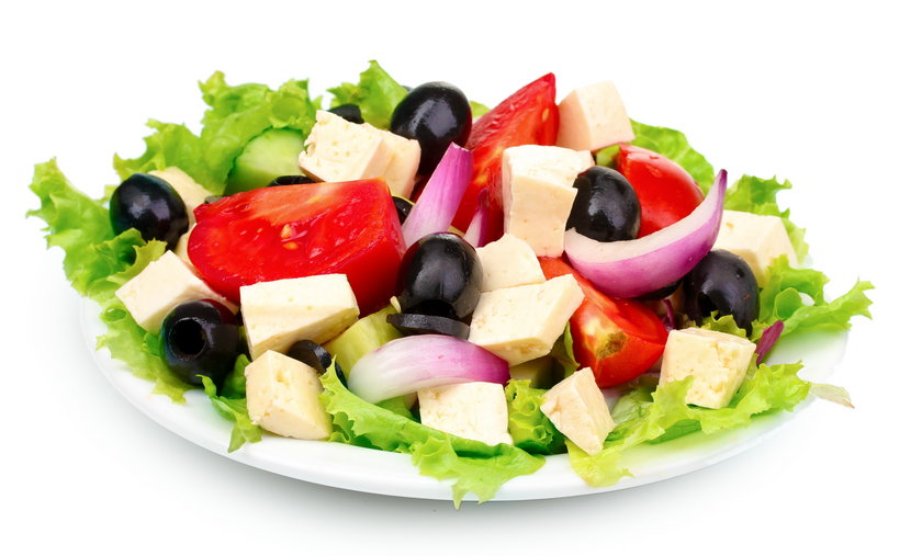 Sałatka grecka to smaczna i zdrowa potrawa 