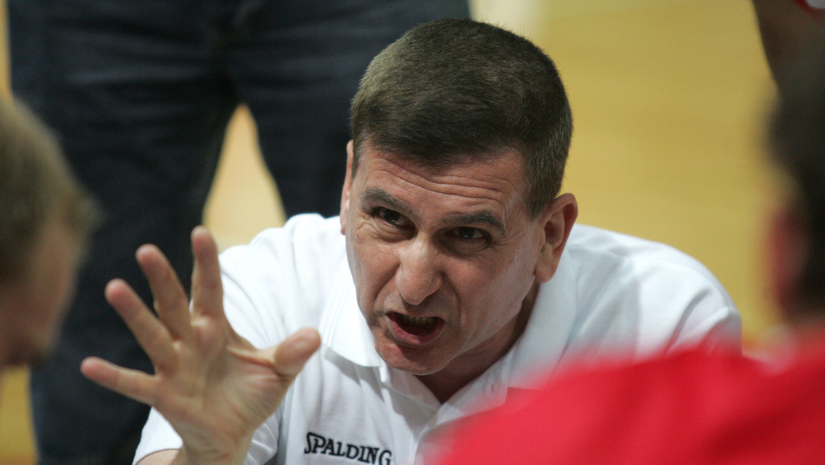 Nymburk, który po raz szósty z rzędu wywalczył mistrzostwo Czech w koszykówce mężczyzn, oznajmił dwa dni po ostatnim triumfie, że Muli Katzurin przedłużył umowę z tym klubem na kolejny rok - informuje czeski "Blesk".