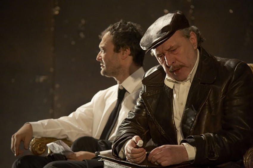 Detalj iz predstave "Derviš i smrt"