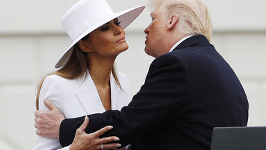 Ten gest mówi wszystko o małżeństwie Trumpów? Spójrzcie na dłoń Melanii