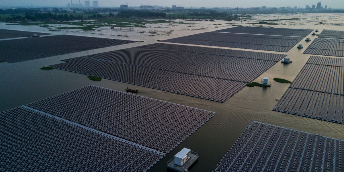 Trwa budowa gigantycznej elektrowni fotowoltaicznej w Chinach.