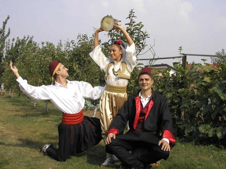 Folklorna društva često traže nošnju vranjanskog kraja