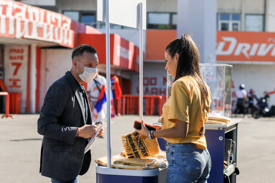 Svako ko je doneo važnu odluku i primio prvu dozu baš na stadionu, dobio je ulaznicu za meč, ali i priliku da osvoji vredne nagrade