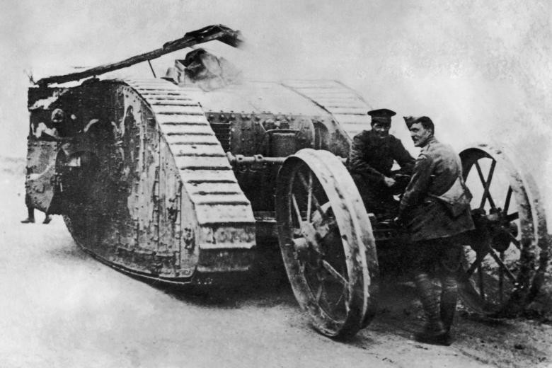 Brytyjski czołg Mark I był pierwszym czołgiem na polach bitewnych I wojny światowej 