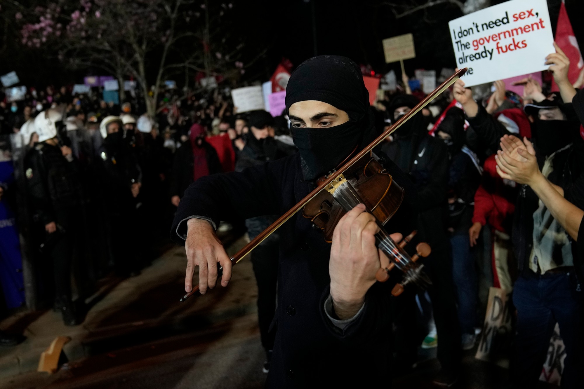 Protesty proti zadržaniu a väzneniu primátora Istanbulu Ekrema Imamogla.