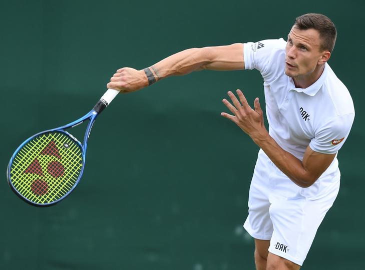 Fucsovics Márton a negyeddöntőig jutott Wimbledonban. / Fotó: MTI/EPA/Facundo Arrizabalaga