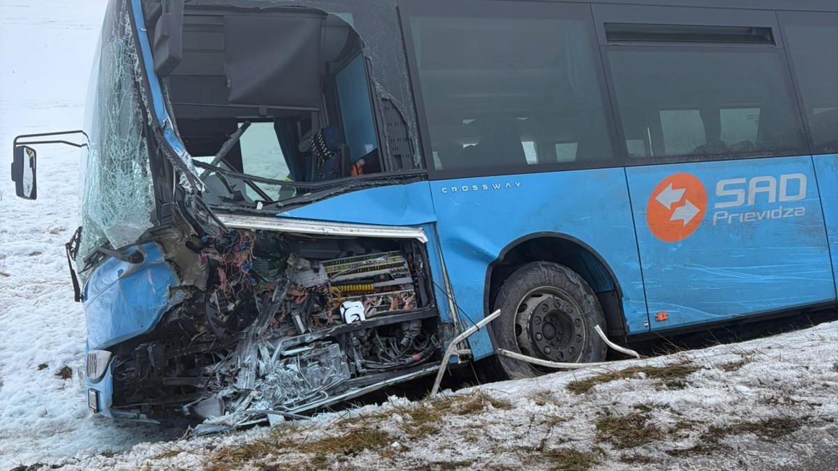 K zrážke došlo pred obcou Diviacka Nová Ves.