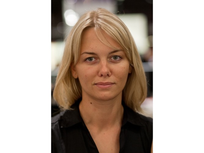 Tak wyglądała nasza modelka, zanim zajął się nią mistrz Bobbi Brown. Alicja narzekała na stan swojej cery - była bardzo niezadowolona z dużej liczby wyprysków na skórze oraz z jej koloru.