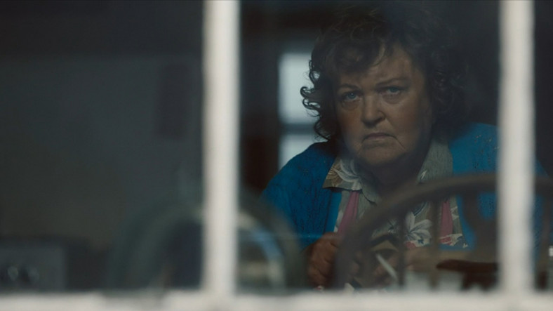 Brenda Fricker w serialu "Holding" (2022)