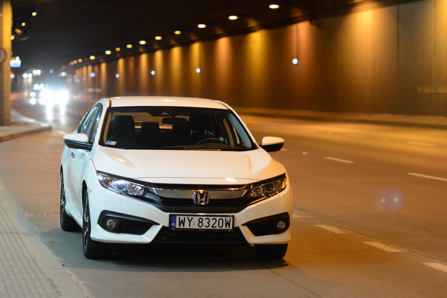 Honda Civic sedan 1.5 VTEC Turbo - w kompaktowej limuzynie też drzemią emocje