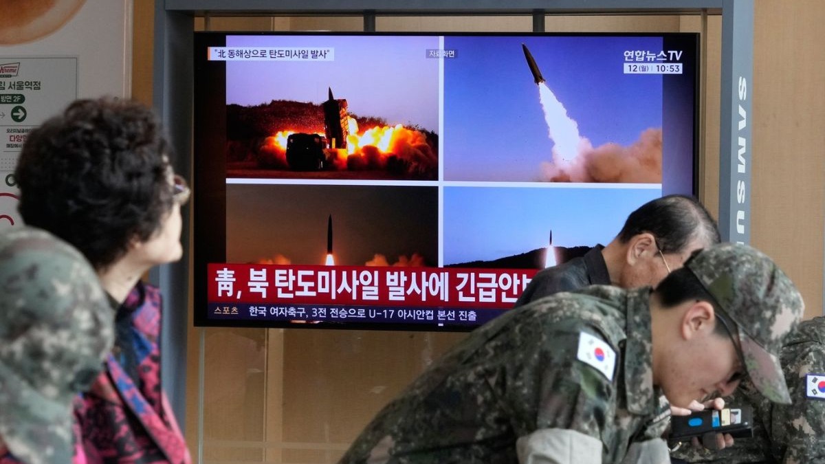 Coreea de Nord a lansat mai multe rachete balistice spre Marea Japoniei după ce Seulul a testat o armă hipersonică 