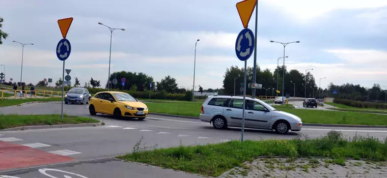 Utrapienie kierowców może zniknąć z rond. Ministerstwo zapowiada zmiany