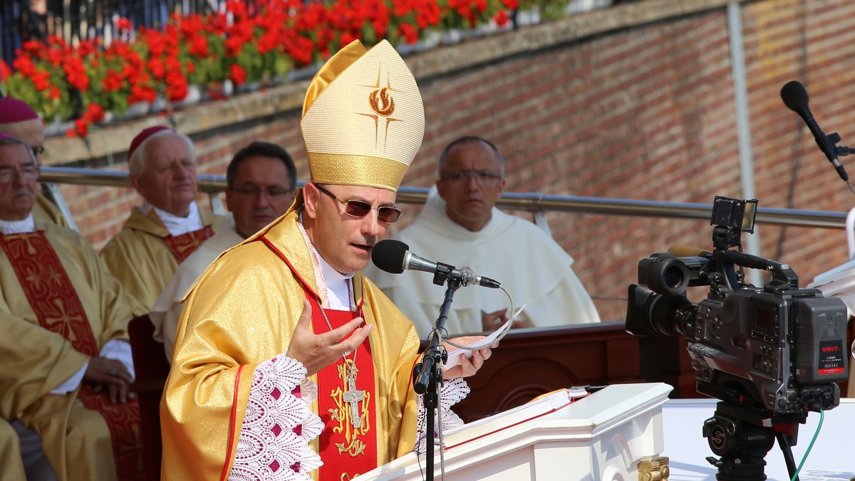 Przyszłoroczne uroczystości 1050. rocznicy chrztu Polski powinny być nie tylko wspomnieniem ważnego wydarzenia, ale przede wszystkim okazją do odnowienia i umocnienia wiary – powiedział na Jasnej Górze prymas Polski arcybiskup Wojciech Polak.