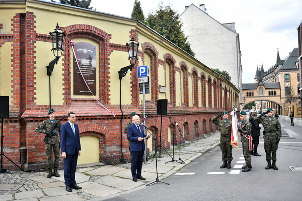 Uroczystości odsłonięcia tablicy poświęconej Lechowi Kaczyńskiemu