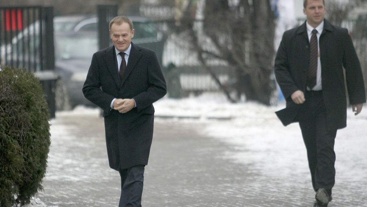 - Sześć lat po wejściu do UE Polska jest gotowa, wspólnie z Niemcami i pozostałymi krajami członkowskimi, przejąć odpowiedzialność za walkę z kryzysem, który dotknął europejską gospodarkę - pisze premier Donald Tusk w niemieckim dzienniku "Handelsblatt".