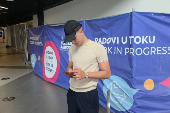 "BOLI ME UVO ŠTA MISLI" Vojaž odgovorio Miliju na ŽESTOKE prozivke na račun albuma, pa najavio ulogu u filmu (VIDEO)