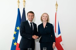 Macron przyjacielem czy wrogiem? Truss zdecydowała