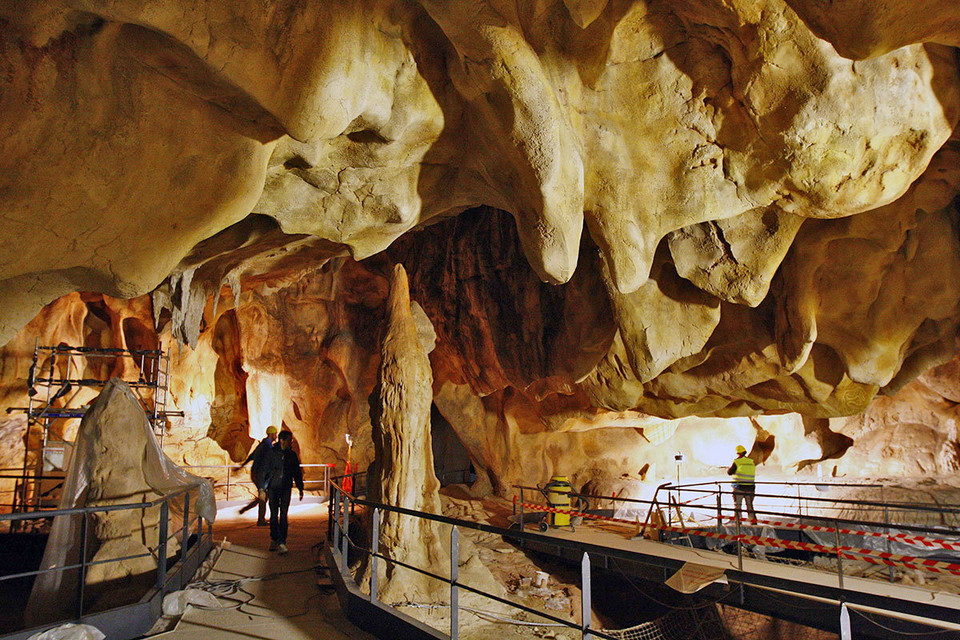 Replika słynnej jaskini Chauveta w Vallon-Pont d'Arc